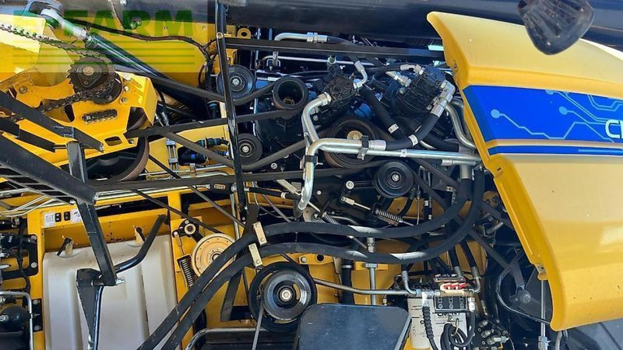 New Holland cr 8.90 raupe 14500 liter korntank track + sw + sww intellisense - Зърнокомбайн: снимка 3 New Holland cr 8.90 raupe 14500 liter korntank track + sw + sww intellisense - Зърнокомбайн: снимка 3