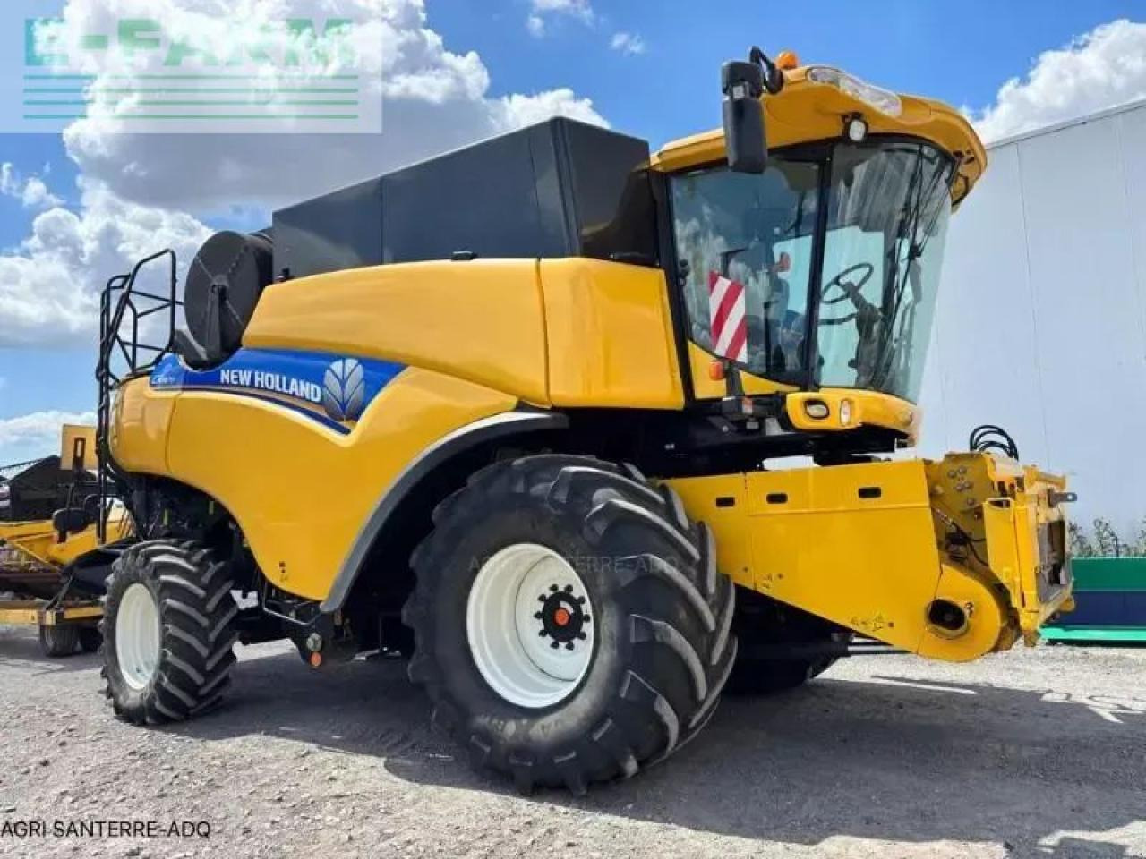 New Holland cr 8070 - Зърнокомбайн: снимка 1 New Holland cr 8070 - Зърнокомбайн: снимка 1