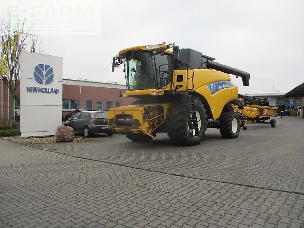 New Holland cr 9060 / cr9060 - Зърнокомбайн: снимка 2 New Holland cr 9060 / cr9060 - Зърнокомбайн: снимка 2