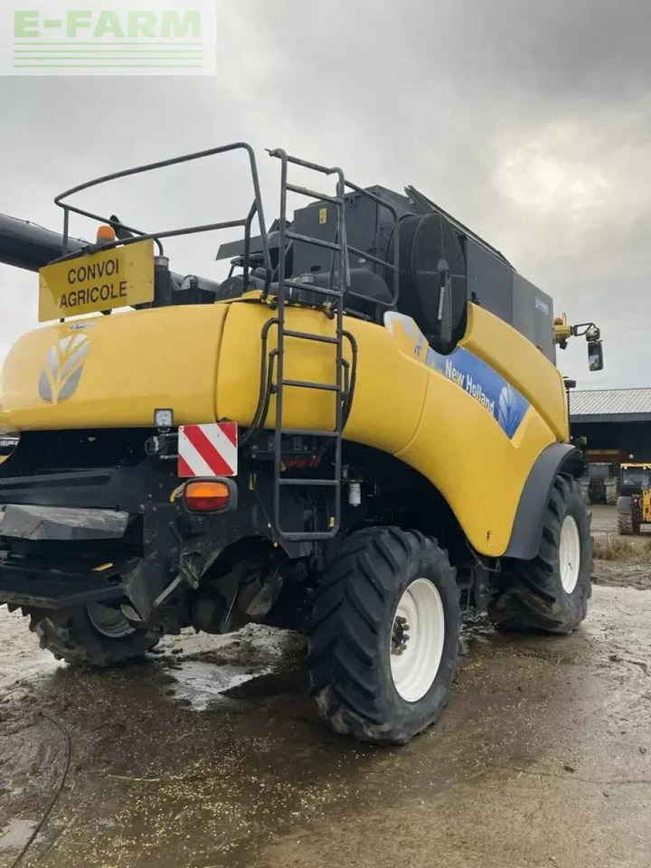 New Holland cr 9070 - Зърнокомбайн: снимка 4 New Holland cr 9070 - Зърнокомбайн: снимка 4
