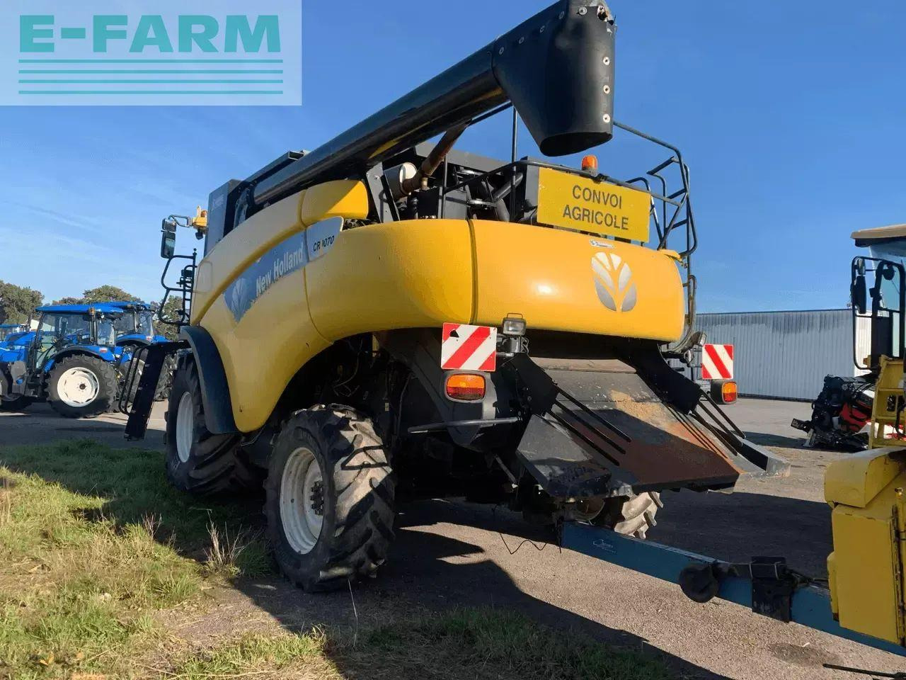 New Holland cr 9070 - Зърнокомбайн: снимка 4 New Holland cr 9070 - Зърнокомбайн: снимка 4