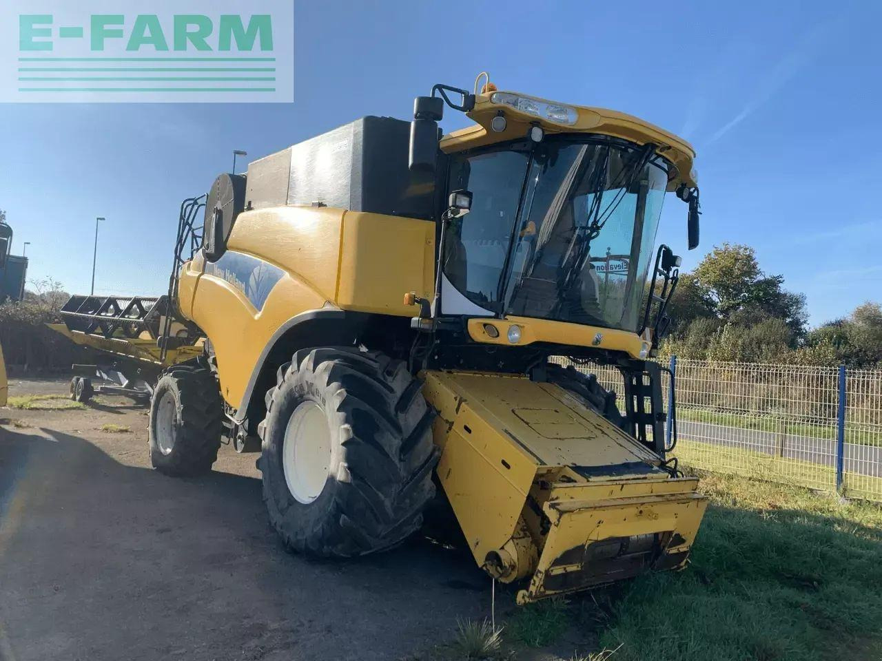 New Holland cr 9070 - Зърнокомбайн: снимка 2 New Holland cr 9070 - Зърнокомбайн: снимка 2