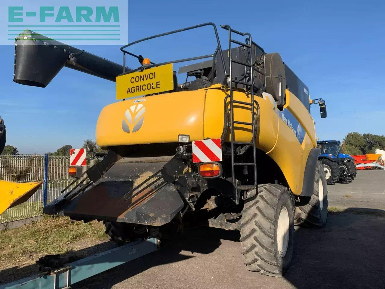 New Holland cr 9070 - Зърнокомбайн: снимка 3 New Holland cr 9070 - Зърнокомбайн: снимка 3