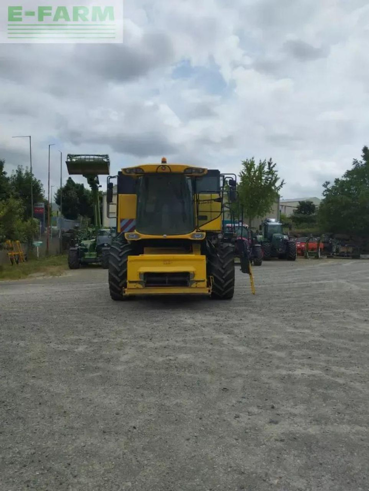 New Holland csx 7050 - Зърнокомбайн: снимка 3 New Holland csx 7050 - Зърнокомбайн: снимка 3