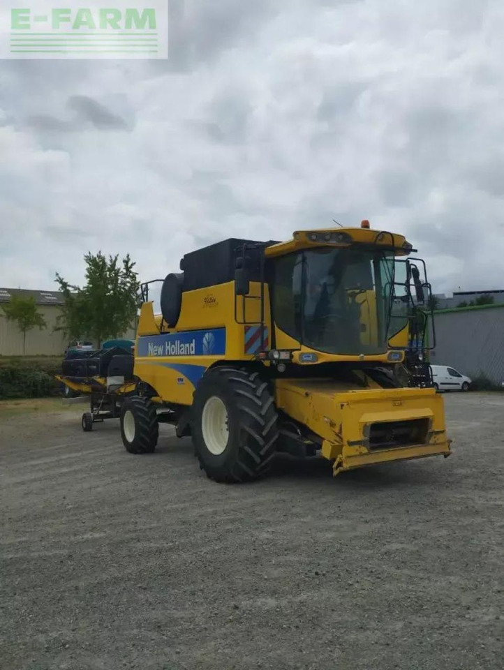 New Holland csx 7050 - Зърнокомбайн: снимка 2 New Holland csx 7050 - Зърнокомбайн: снимка 2