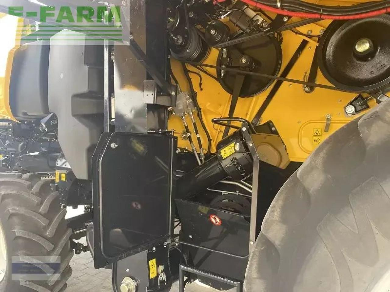 Зърнокомбайн New Holland cx 8.90: снимка 12 Зърнокомбайн New Holland cx 8.90: снимка 12