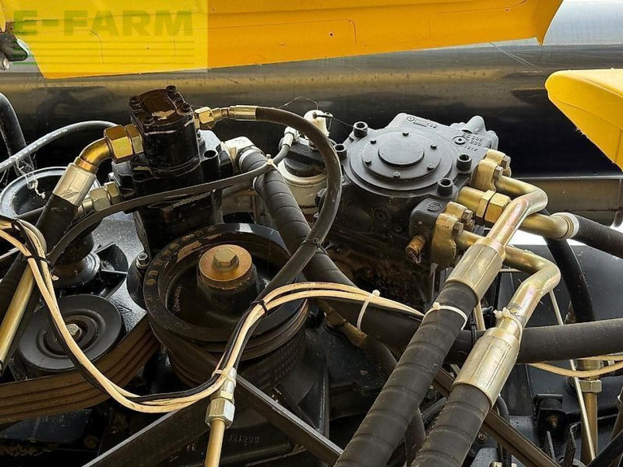 Зърнокомбайн New Holland cx8070 (cx8060,cx8080): снимка 24 Зърнокомбайн New Holland cx8070 (cx8060,cx8080): снимка 24