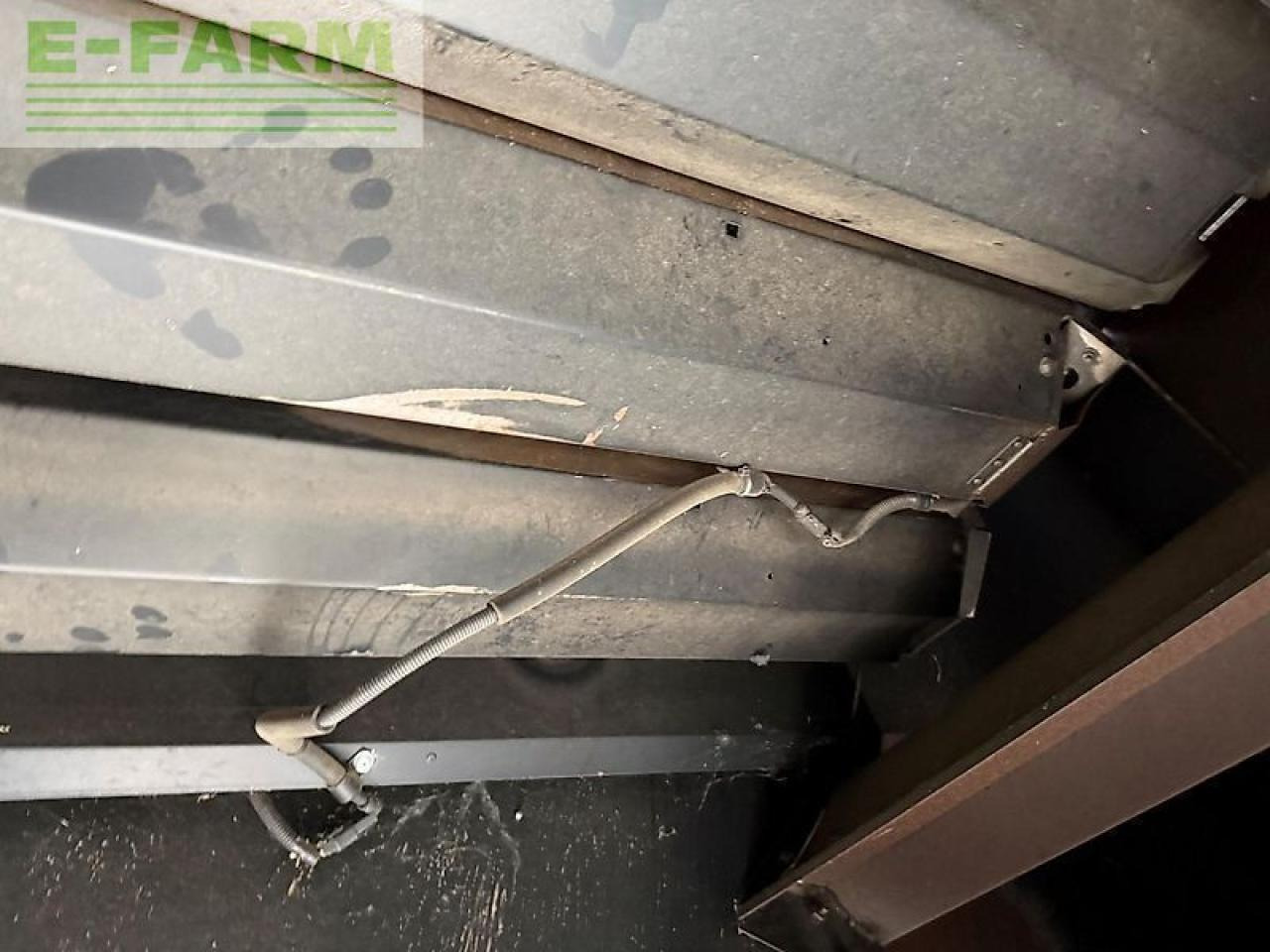 Зърнокомбайн New Holland cx8070 (cx8060,cx8080): снимка 18 Зърнокомбайн New Holland cx8070 (cx8060,cx8080): снимка 18