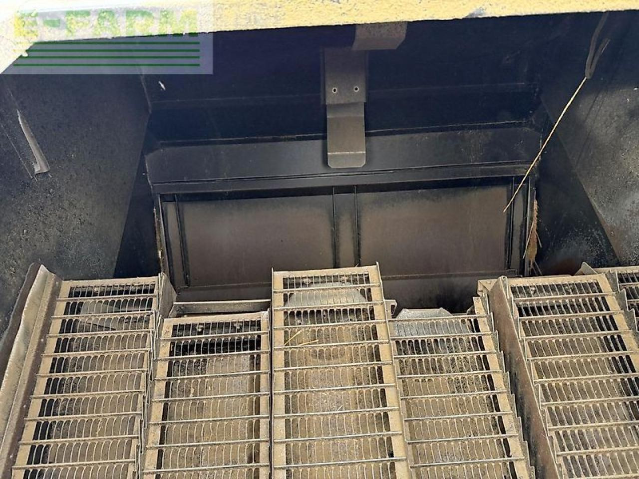 Зърнокомбайн New Holland cx8070 (cx8060,cx8080): снимка 30 Зърнокомбайн New Holland cx8070 (cx8060,cx8080): снимка 30