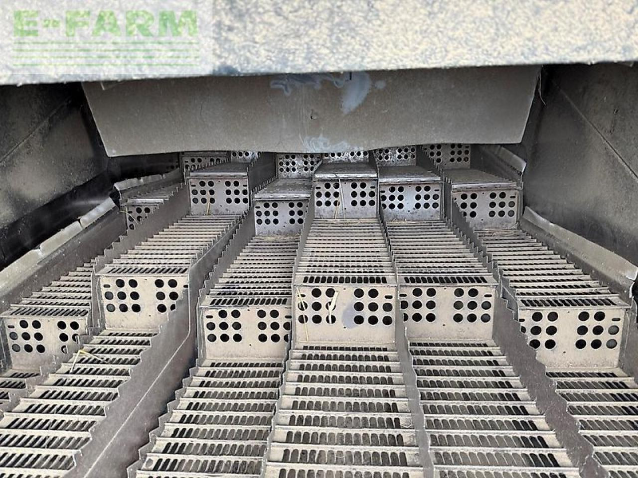 Зърнокомбайн New Holland cx8070 (cx8060,cx8080): снимка 31 Зърнокомбайн New Holland cx8070 (cx8060,cx8080): снимка 31