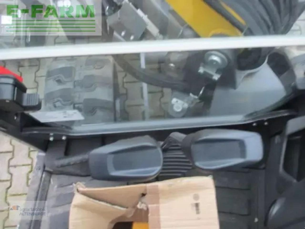 Мини багер New Holland e55d: снимка 10