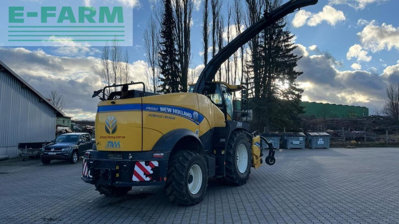 New Holland fr 550 häcksler inkl. pickup und maisgebiss - Силажокомбайн: снимка 2 New Holland fr 550 häcksler inkl. pickup und maisgebiss - Силажокомбайн: снимка 2