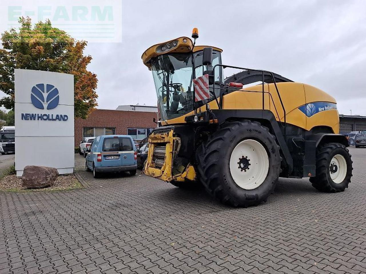 New Holland fr9060 / fr 9060 mit allrad - Силажокомбайн: снимка 2 New Holland fr9060 / fr 9060 mit allrad - Силажокомбайн: снимка 2