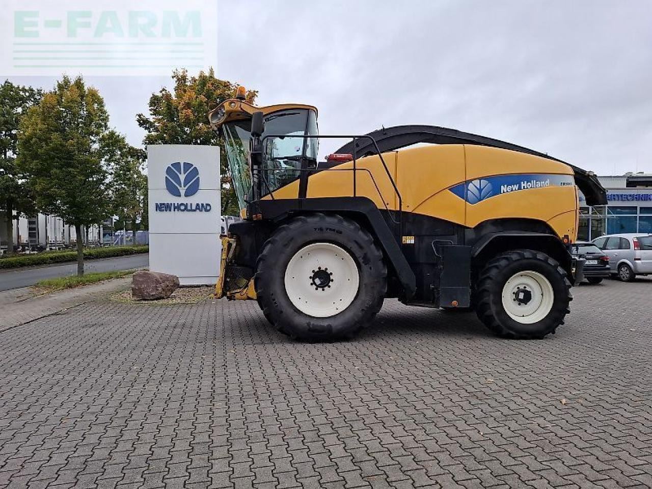 New Holland fr9060 / fr 9060 mit allrad - Силажокомбайн: снимка 1 New Holland fr9060 / fr 9060 mit allrad - Силажокомбайн: снимка 1