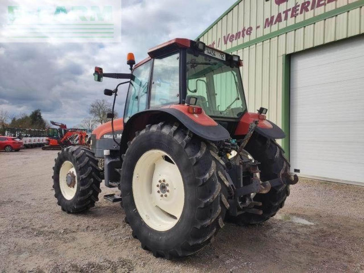 New Holland m100 - Трактор: снимка 2 New Holland m100 - Трактор: снимка 2