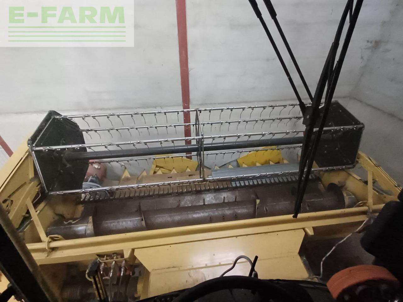 New Holland new holland tc 56 - Зърнокомбайн: снимка 5 New Holland new holland tc 56 - Зърнокомбайн: снимка 5