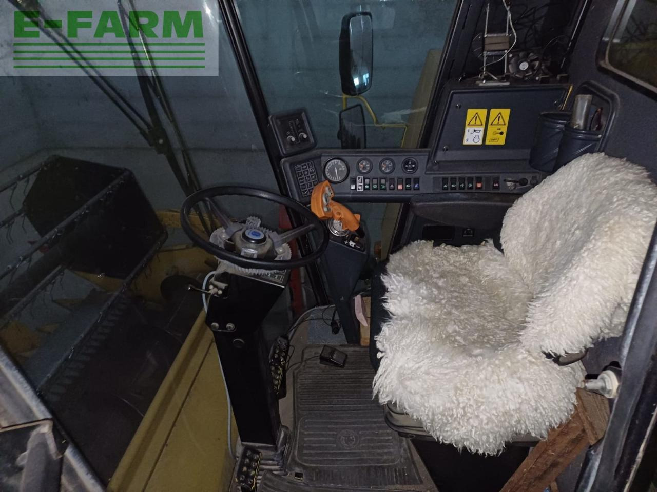 New Holland new holland tc 56 - Зърнокомбайн: снимка 4 New Holland new holland tc 56 - Зърнокомбайн: снимка 4