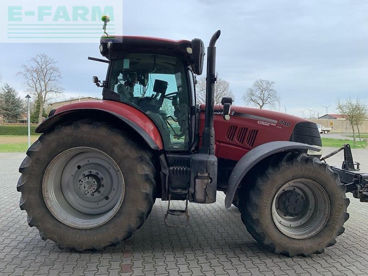 New Holland puma cvx 240 - Трактор: снимка 2 New Holland puma cvx 240 - Трактор: снимка 2