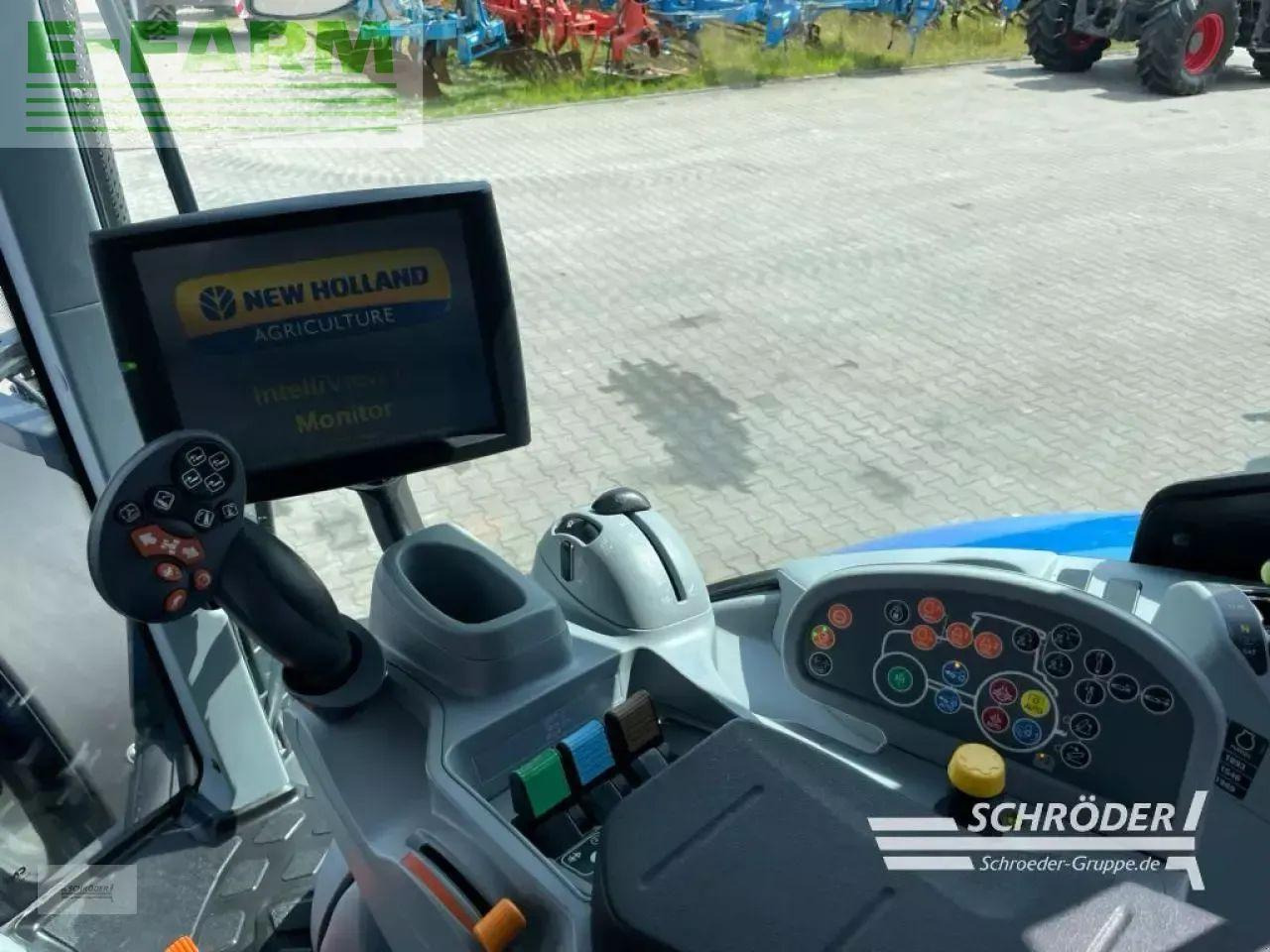 Трактор New Holland t 7.210: снимка 19