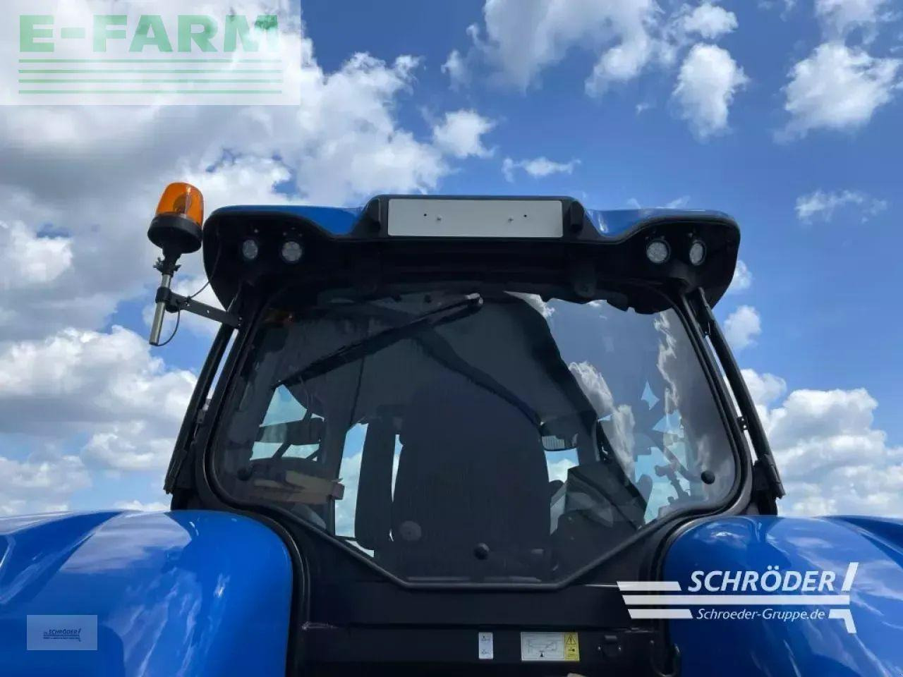 Трактор New Holland t 7.210: снимка 22