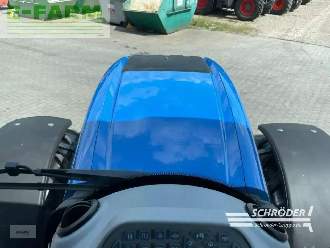Трактор New Holland t 7.210: снимка 17