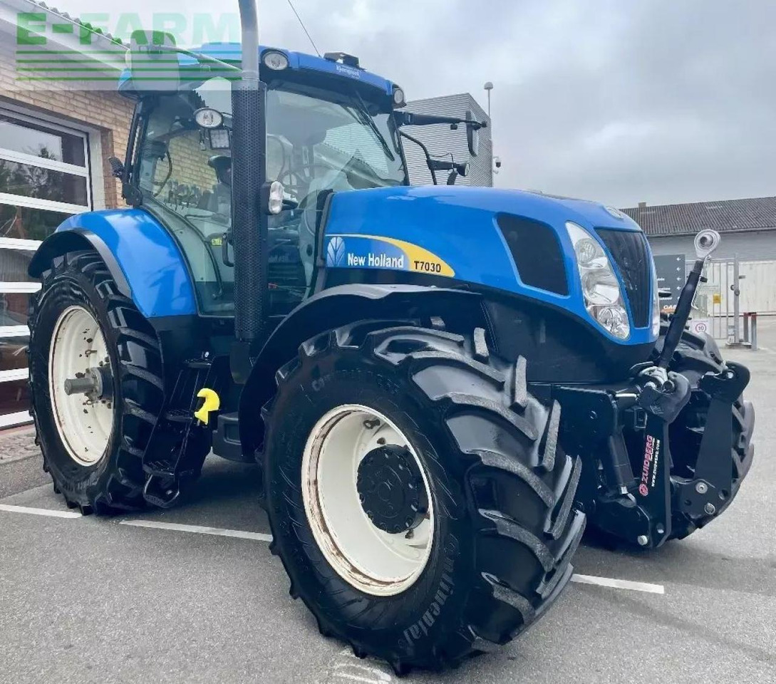 New Holland t 7030 - Трактор: снимка 4 New Holland t 7030 - Трактор: снимка 4