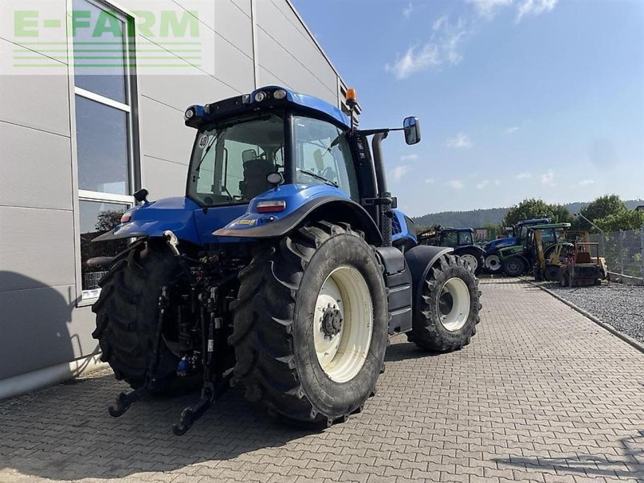 New Holland t 8.390 - Трактор: снимка 4 New Holland t 8.390 - Трактор: снимка 4