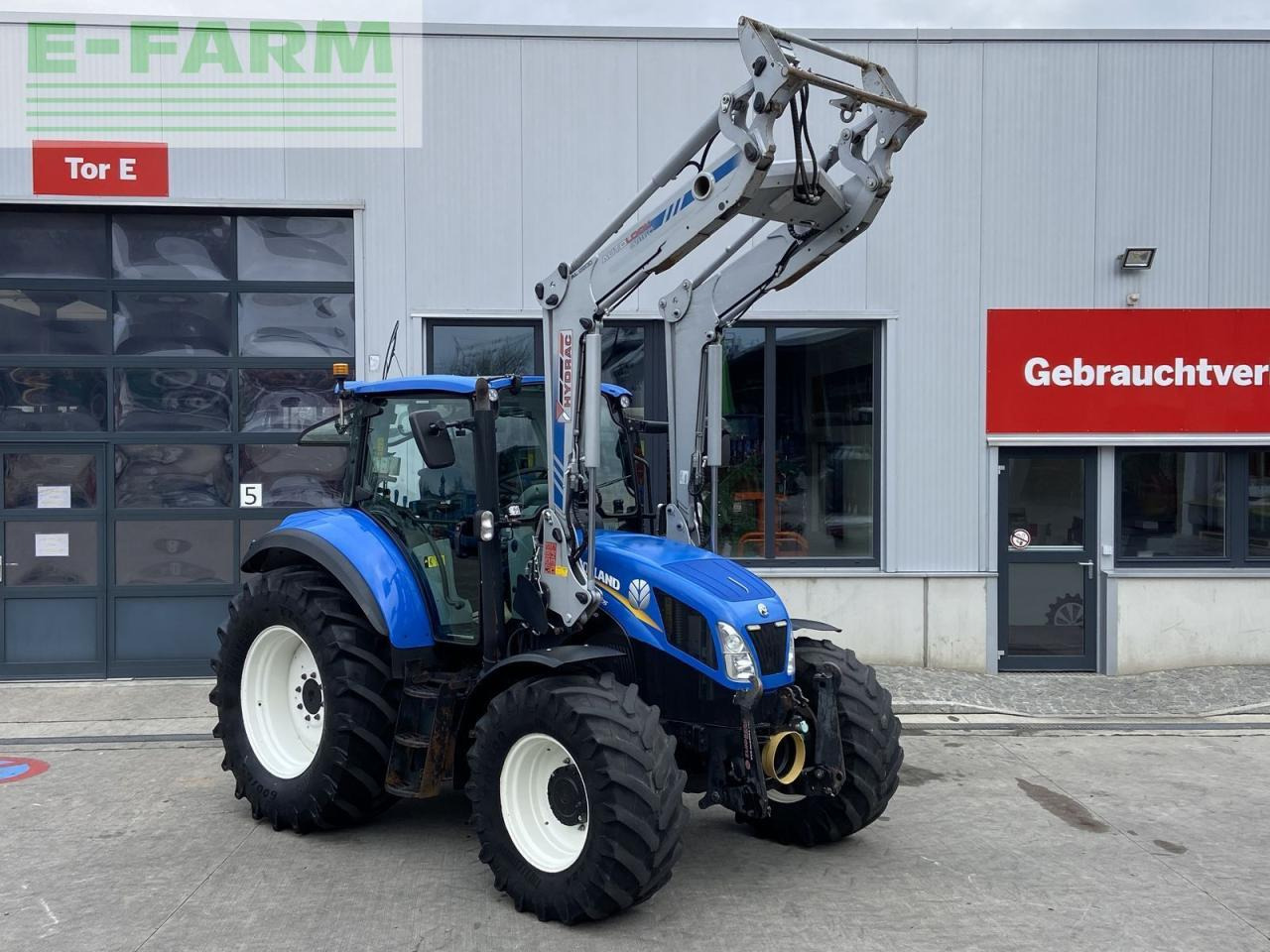 New Holland t5.105 electro command - Трактор: снимка 2 New Holland t5.105 electro command - Трактор: снимка 2