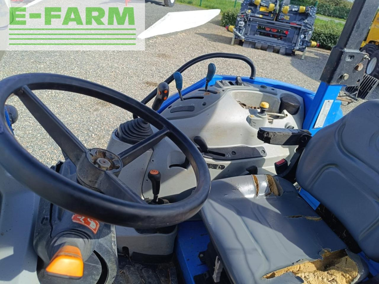 New Holland t5.115dc - Трактор: снимка 4 New Holland t5.115dc - Трактор: снимка 4