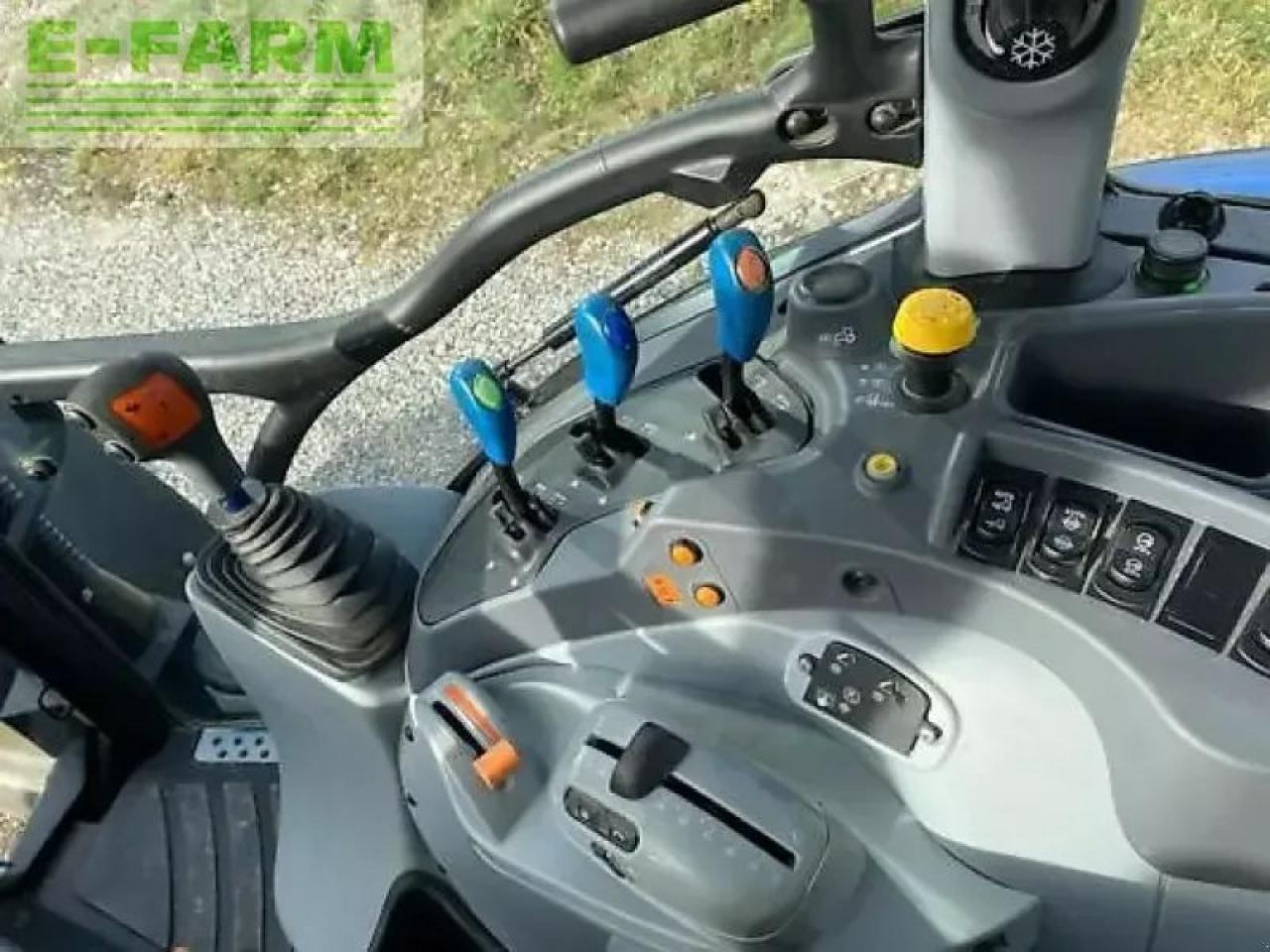 Трактор New Holland t5.120 electro command: снимка 10