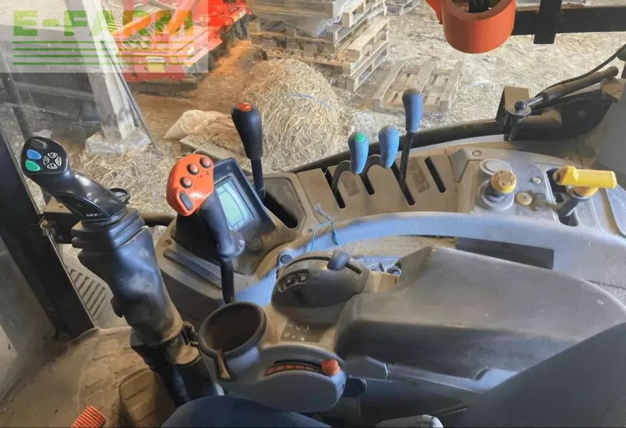 New Holland t6.125 electrocommand t4b - Трактор: снимка 4 New Holland t6.125 electrocommand t4b - Трактор: снимка 4