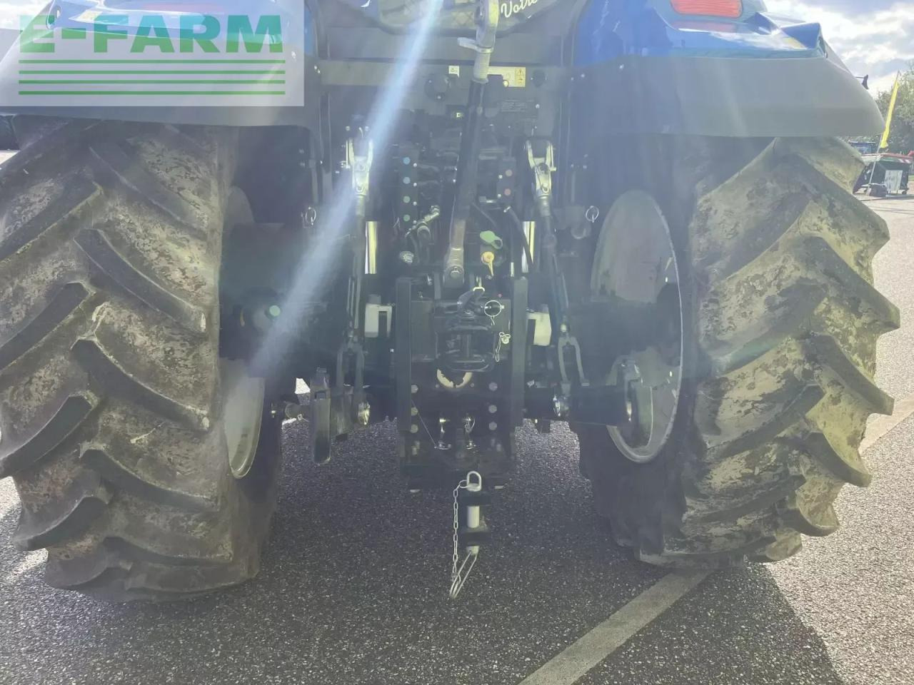 New Holland t6.145 deluxe ec + t412 EC Deluxe - Трактор: снимка 4 New Holland t6.145 deluxe ec + t412 EC Deluxe - Трактор: снимка 4