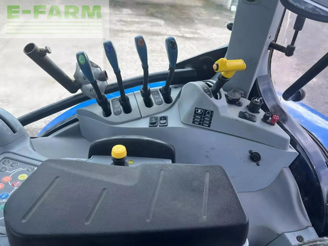 New Holland t6 180 dynamic cde - Трактор: снимка 4 New Holland t6 180 dynamic cde - Трактор: снимка 4