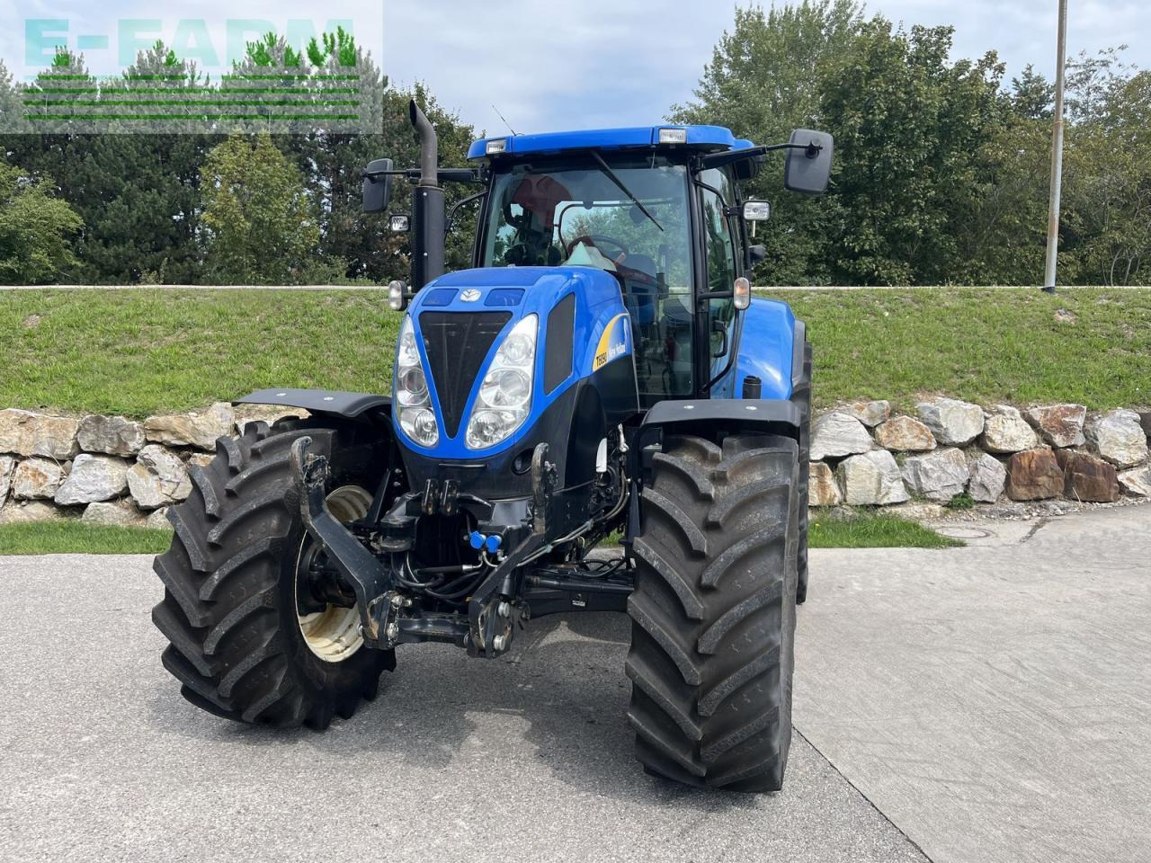 New Holland t6090 range & power command - Трактор: снимка 2 New Holland t6090 range & power command - Трактор: снимка 2