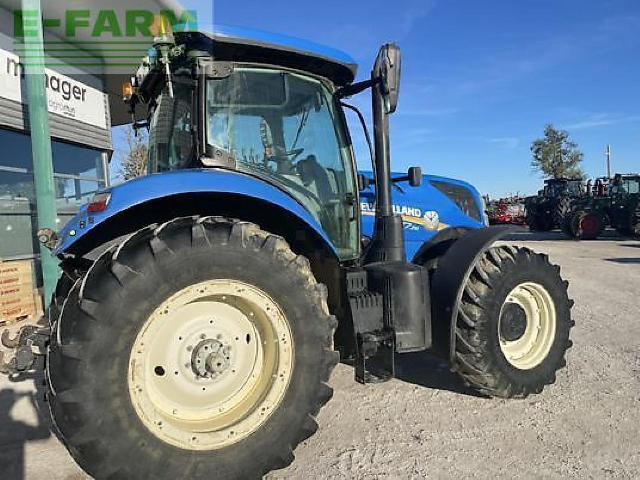 New Holland t7.210 - Трактор: снимка 2 New Holland t7.210 - Трактор: снимка 2