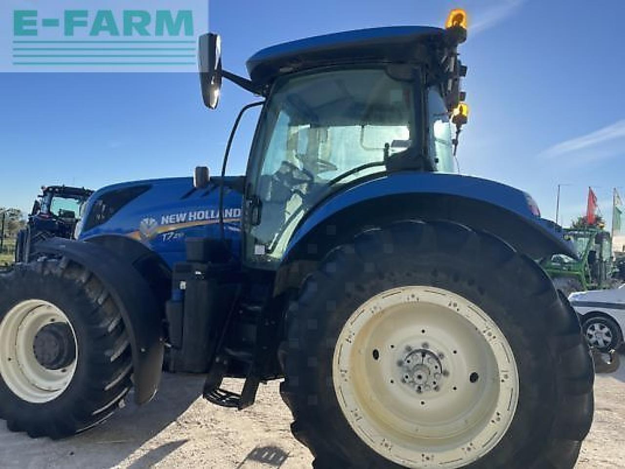 New Holland t7.210 - Трактор: снимка 4 New Holland t7.210 - Трактор: снимка 4
