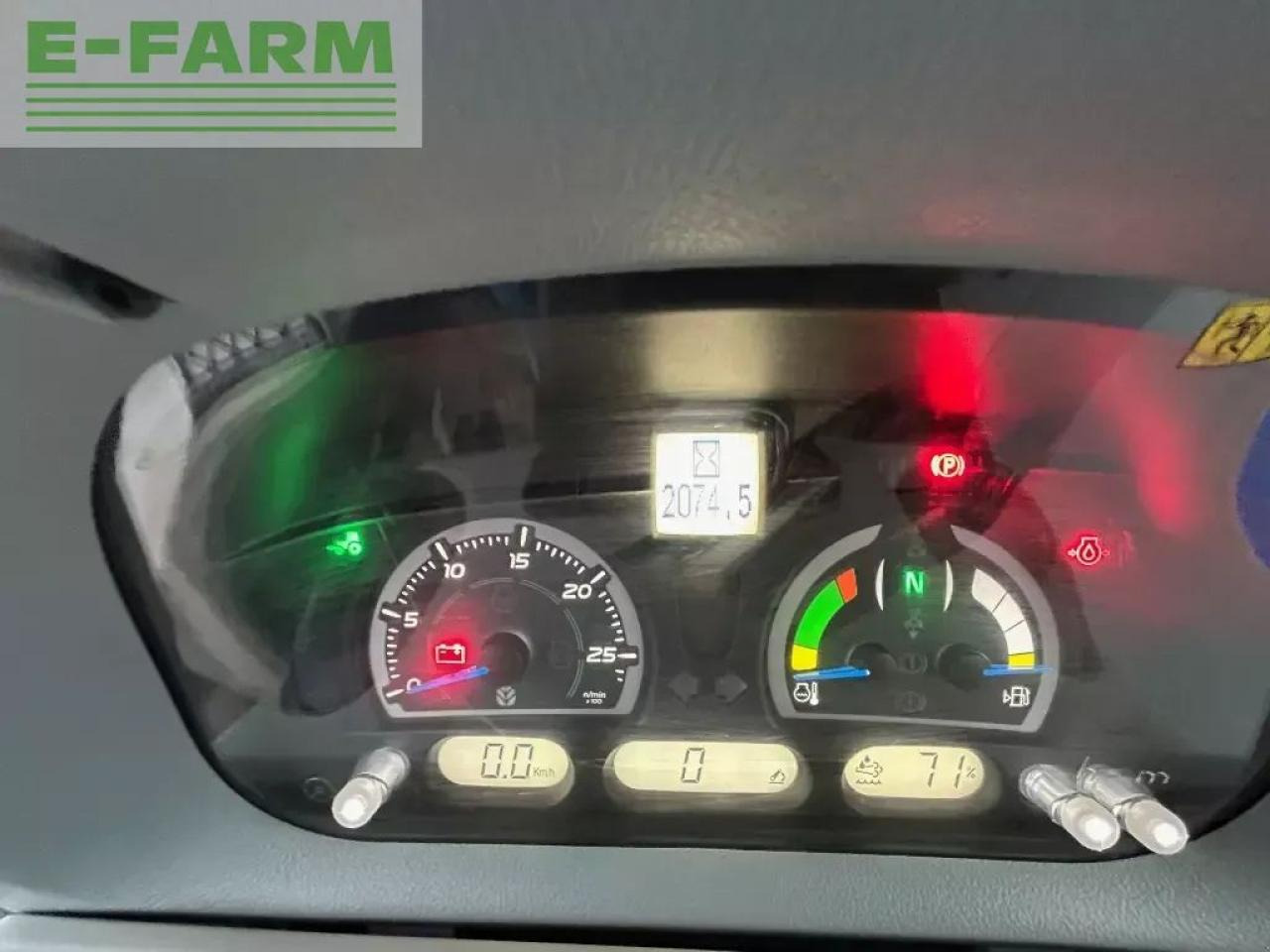 New Holland t7.210 classic - Трактор: снимка 3 New Holland t7.210 classic - Трактор: снимка 3