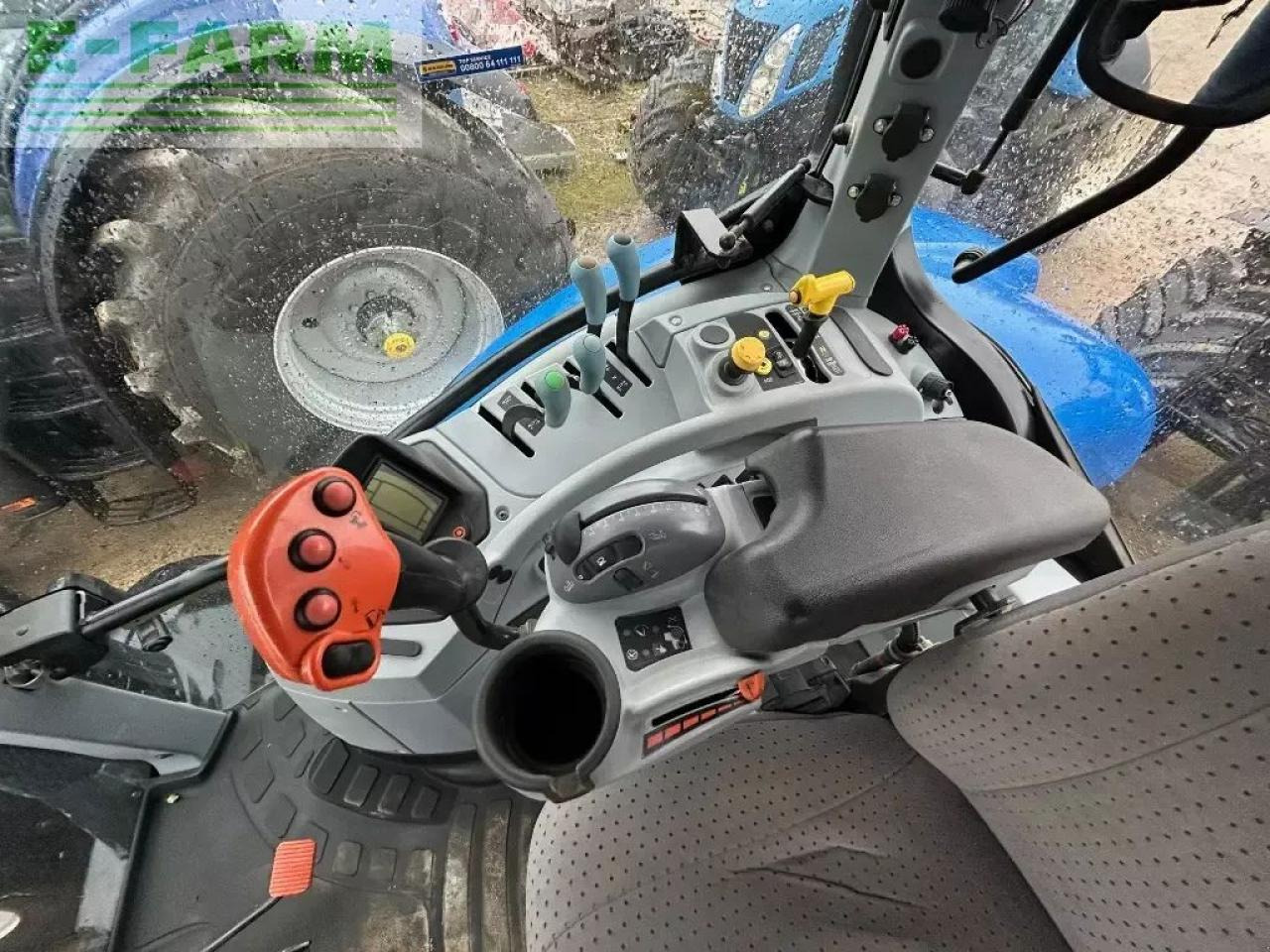 New Holland t7.210 classic - Трактор: снимка 4 New Holland t7.210 classic - Трактор: снимка 4