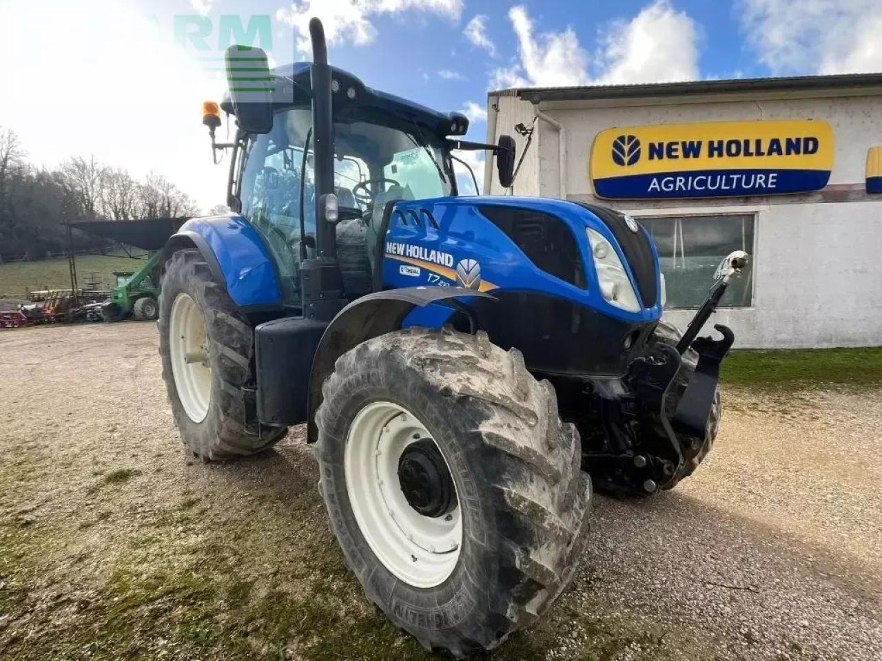 New Holland t7.210 pc classic - Трактор: снимка 2 New Holland t7.210 pc classic - Трактор: снимка 2