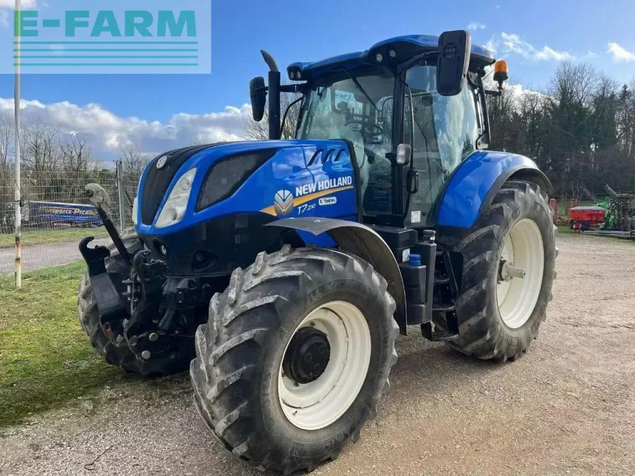 New Holland t7.210 pc classic - Трактор: снимка 1 New Holland t7.210 pc classic - Трактор: снимка 1