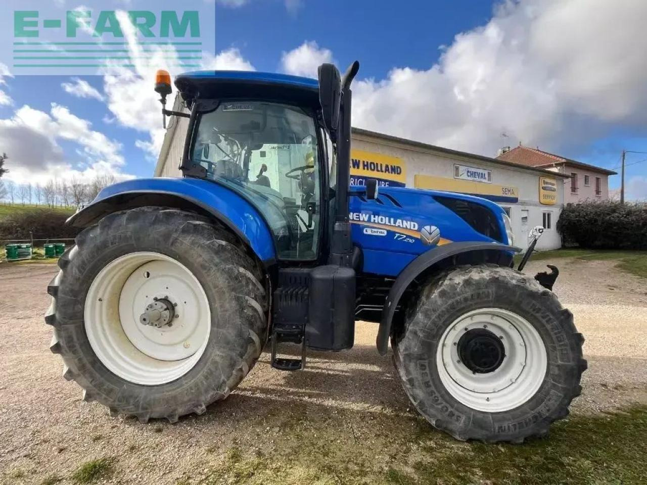 New Holland t7.210 pc classic - Трактор: снимка 5 New Holland t7.210 pc classic - Трактор: снимка 5