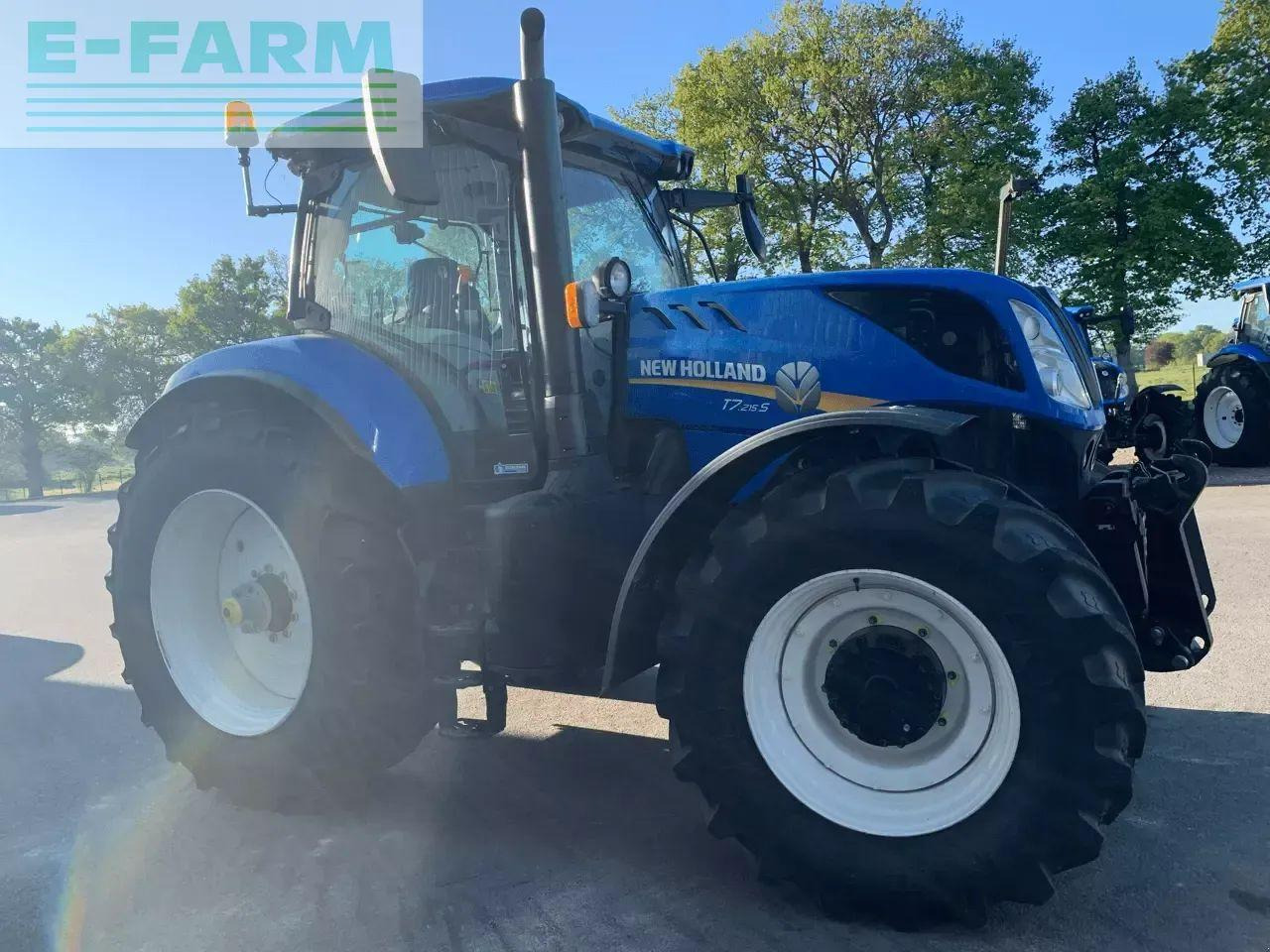 New Holland t7.215s pc s5 S - Трактор: снимка 4 New Holland t7.215s pc s5 S - Трактор: снимка 4