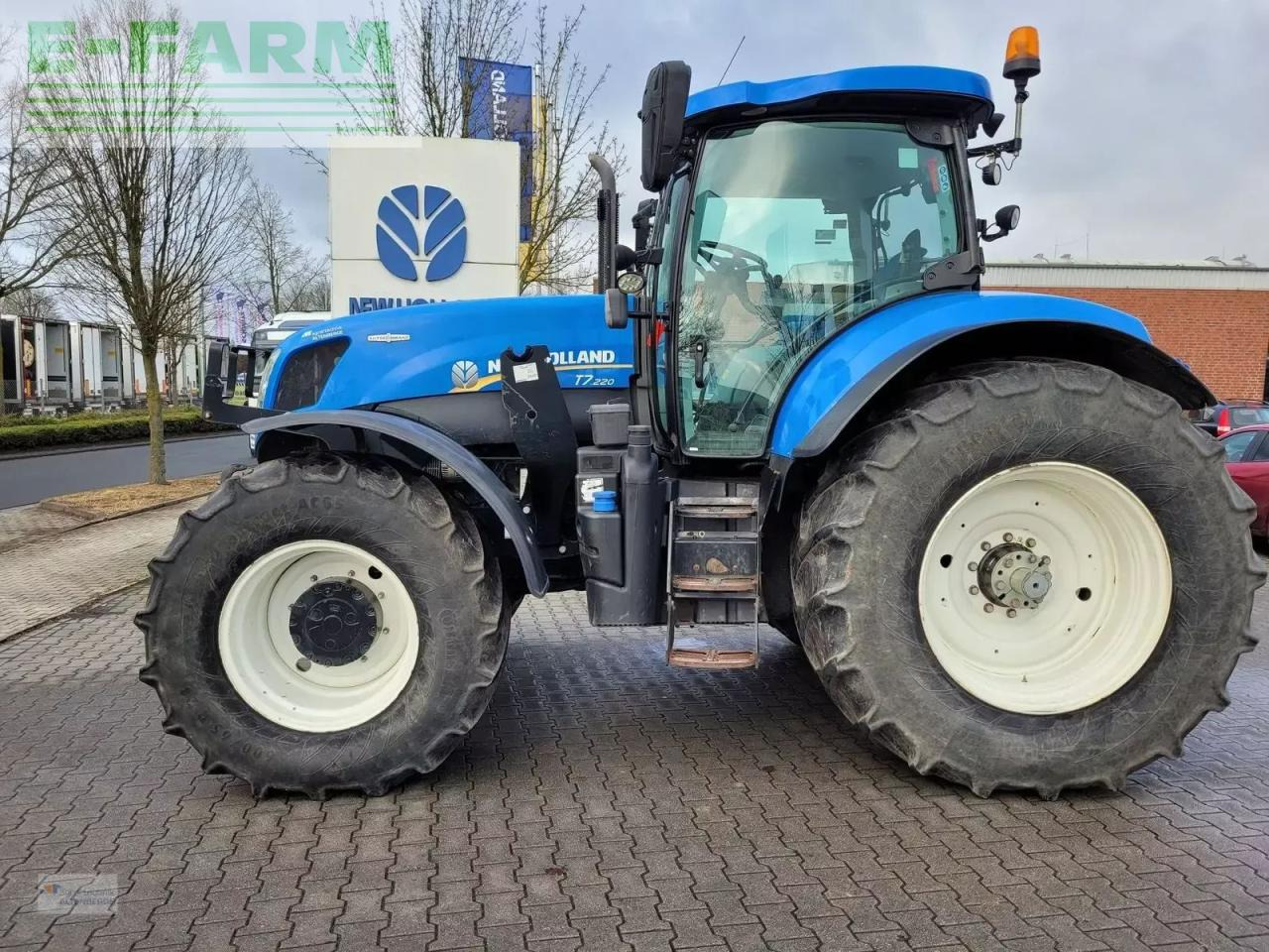 New Holland t7.220 ac - Трактор: снимка 1 New Holland t7.220 ac - Трактор: снимка 1
