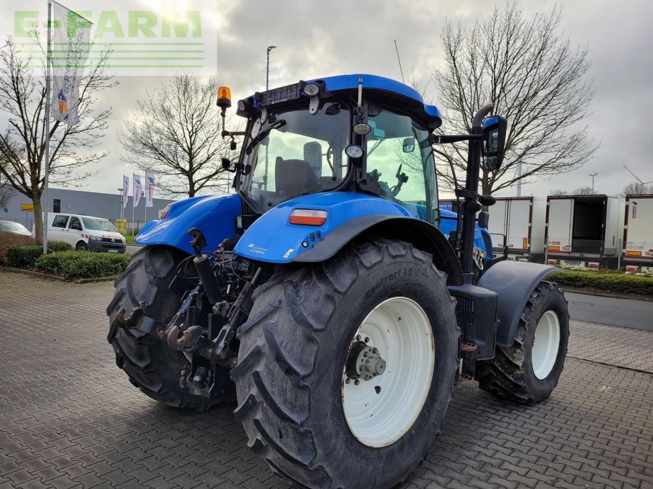 New Holland t7.220 ac - Трактор: снимка 4 New Holland t7.220 ac - Трактор: снимка 4