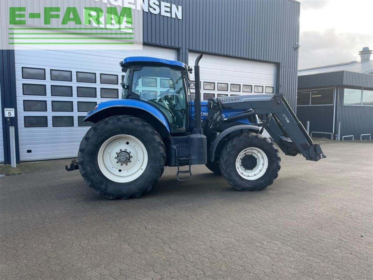 Трактор New Holland t7.220 med alø frontlæsser: снимка 8