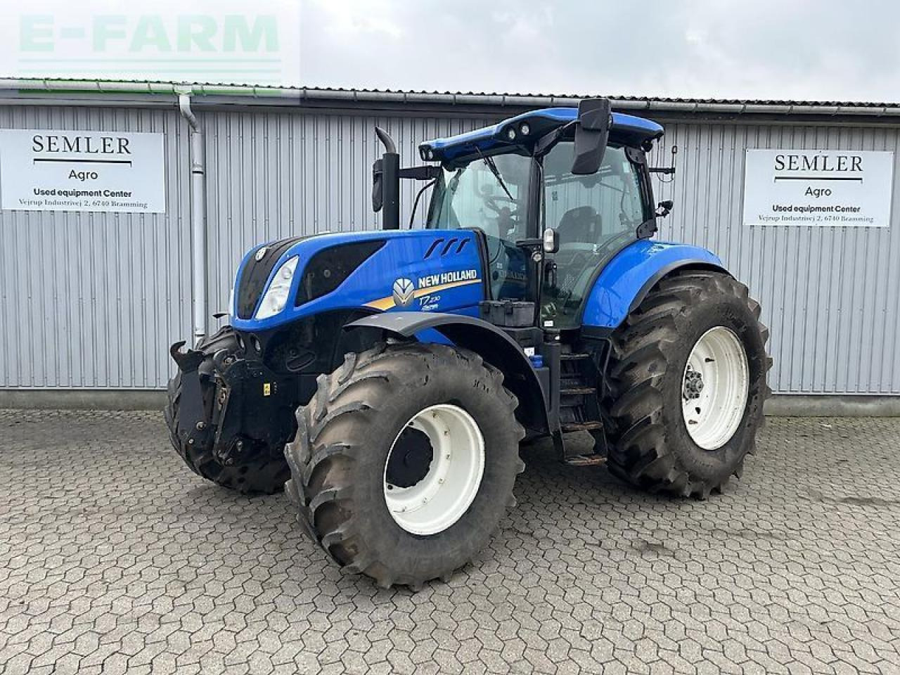 New Holland t7.230 - Трактор: снимка 1 New Holland t7.230 - Трактор: снимка 1