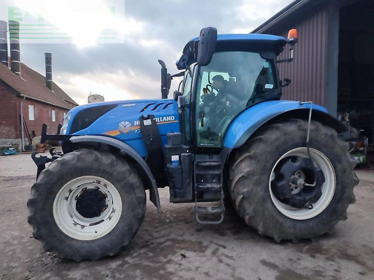 New Holland t7.230 ac - Трактор: снимка 2 New Holland t7.230 ac - Трактор: снимка 2