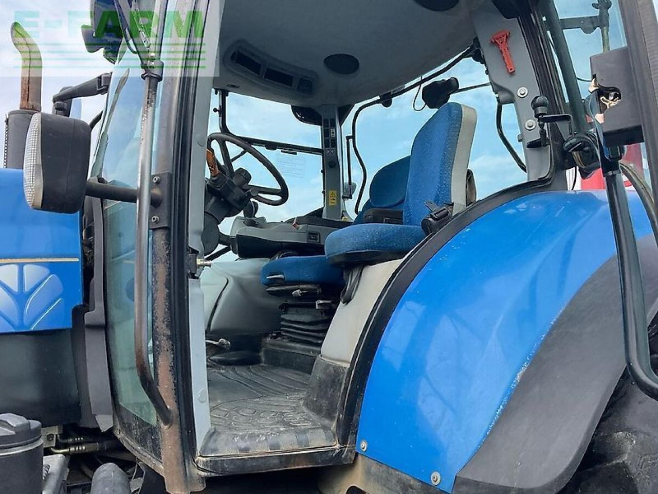 New Holland t7050 - Трактор: снимка 5 New Holland t7050 - Трактор: снимка 5