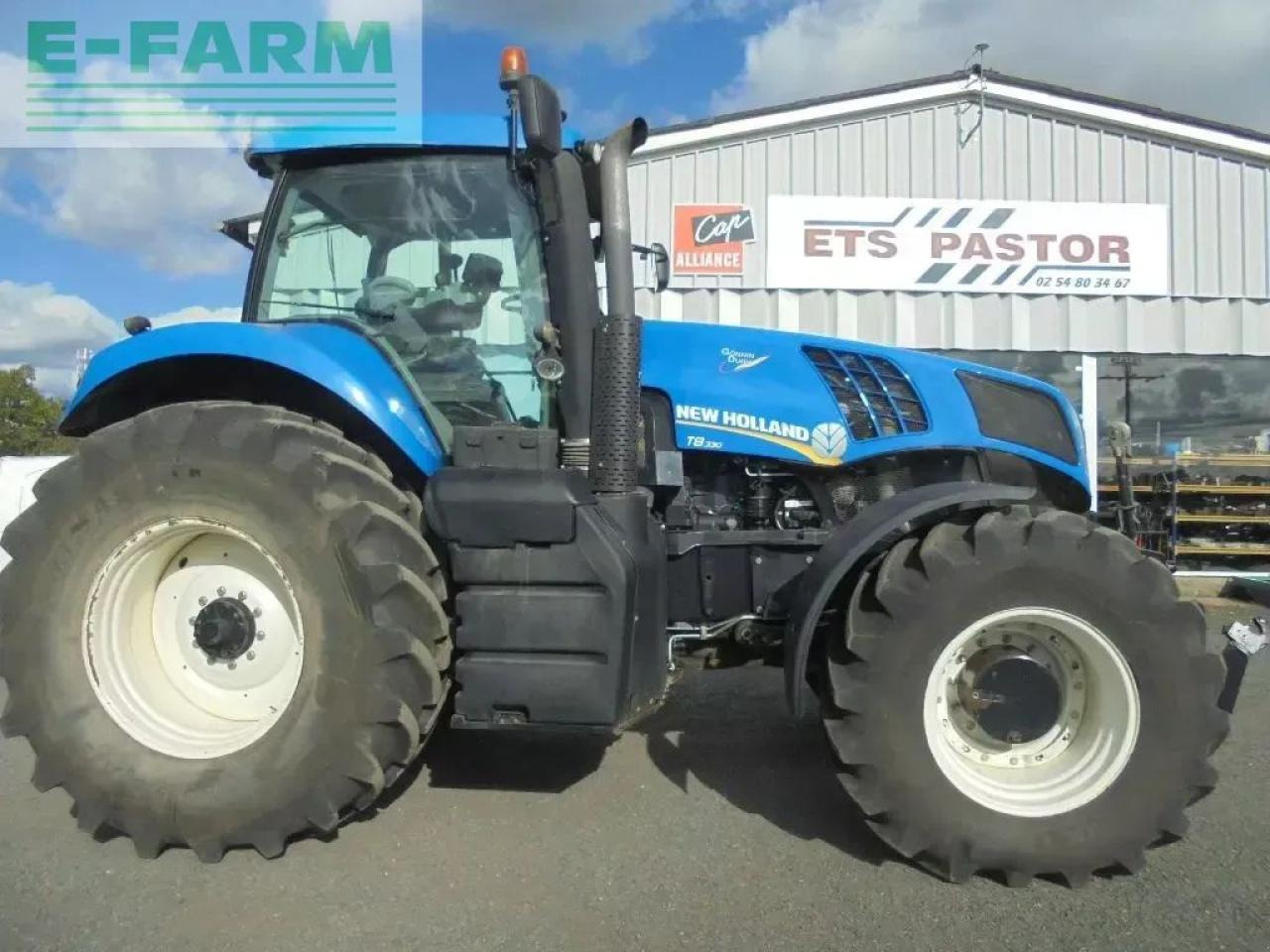 New Holland t8.330 - Трактор: снимка 1 New Holland t8.330 - Трактор: снимка 1