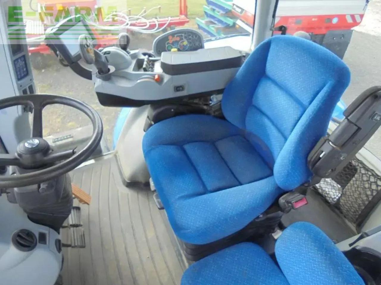 New Holland t8.330 - Трактор: снимка 4 New Holland t8.330 - Трактор: снимка 4